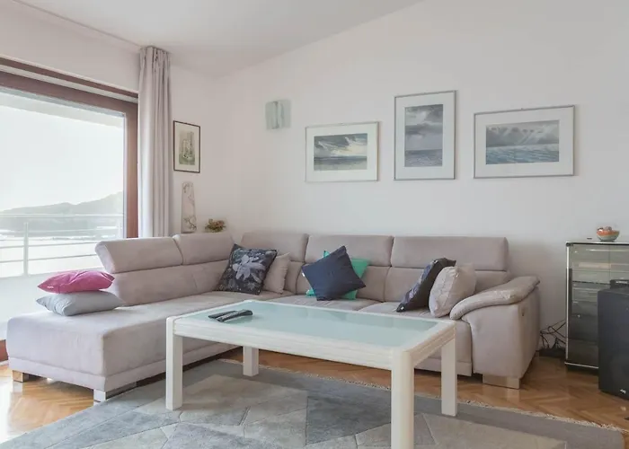 Апартаменты Zorka Омиш